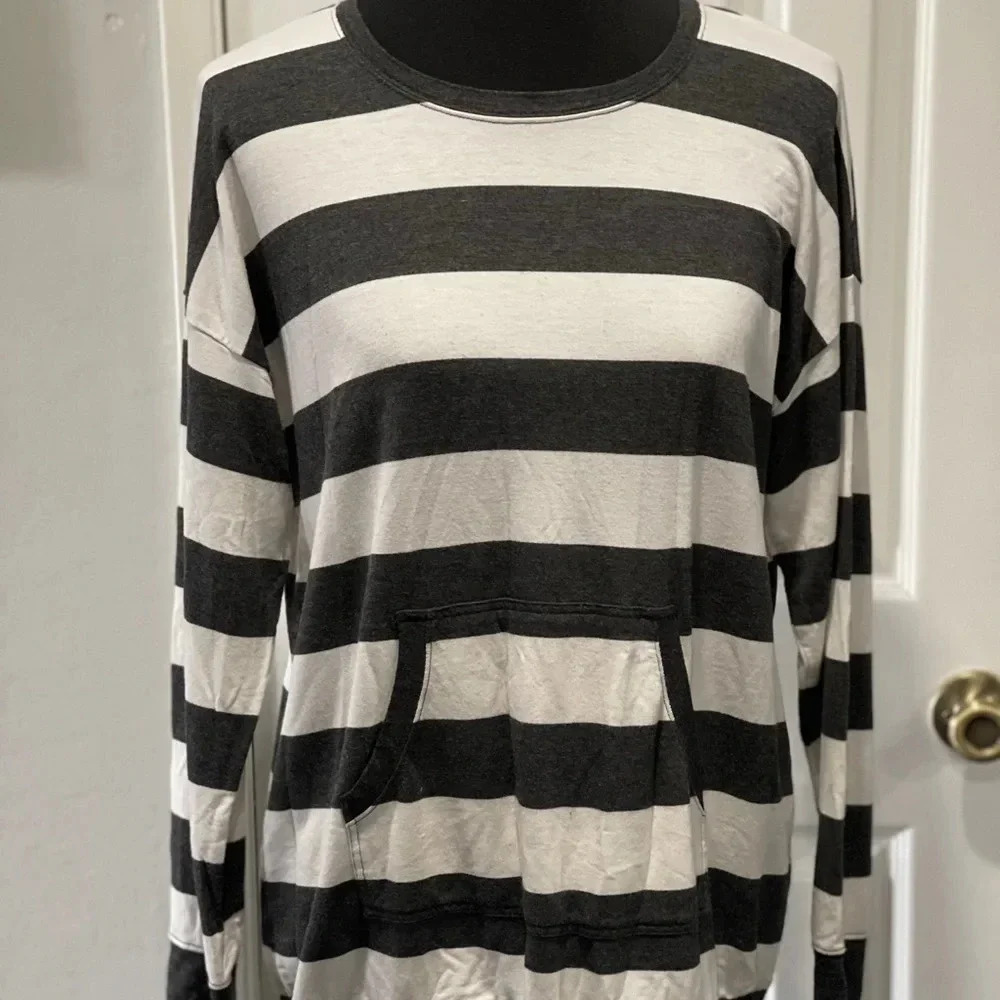 Kensie Grey and White Striped Long Sleeve Top Size Medium